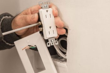 3 Things to Look for When Hiring an Electrician